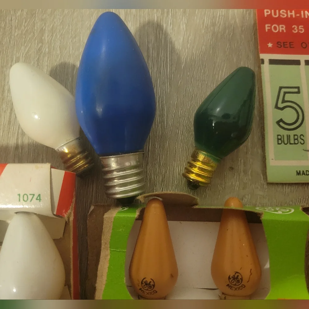 Variety of 27 vintage light bulbs some in origional packaging